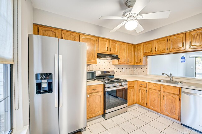Building Photo - 1209 Woodbridge Commons Way
