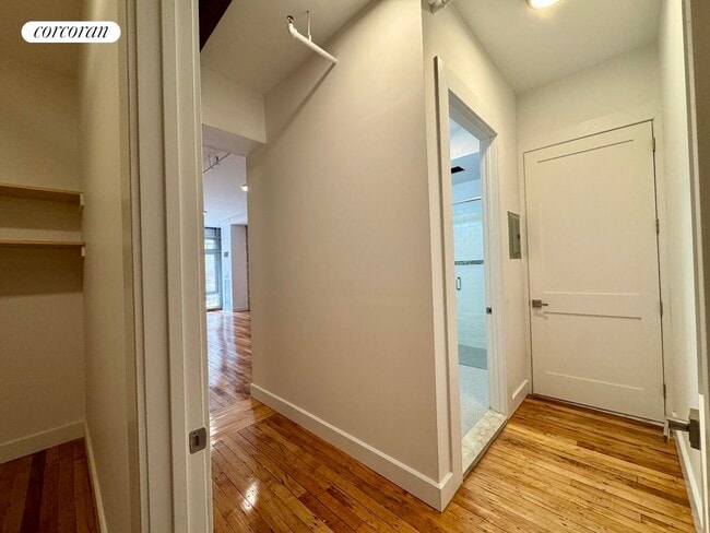 Building Photo - 275 Conover St