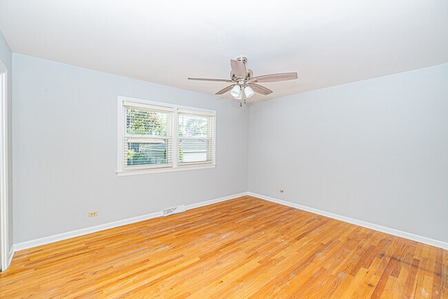 Building Photo - 1767 E Cree Ln