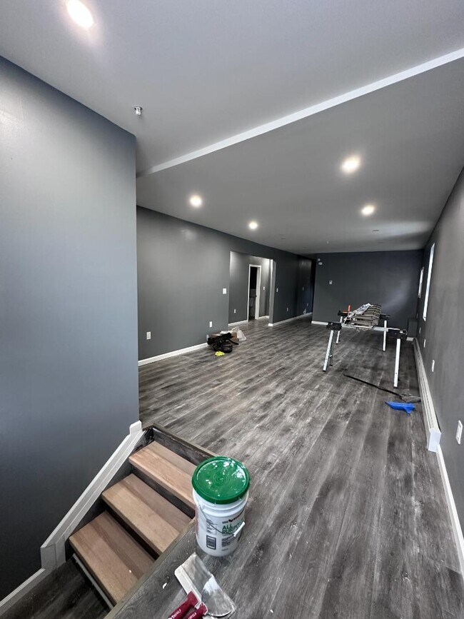 Building Photo - 153 Vine St