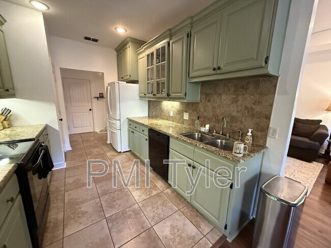 Building Photo - 15160 County Rd 1113