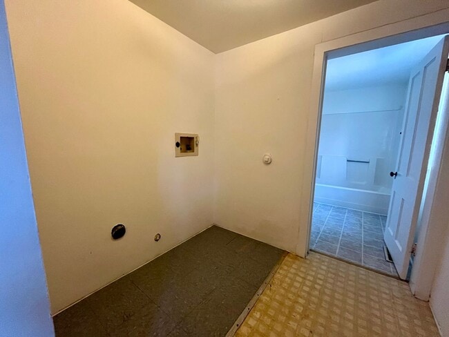 Building Photo - One bedroom with Bonus Room