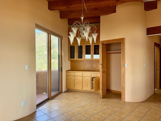 Building Photo - Sandia Heights Gem