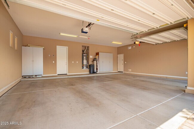Building Photo - 15812 W Cypress St