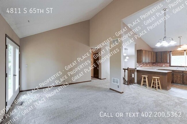 Building Photo - 4811 S 65th St