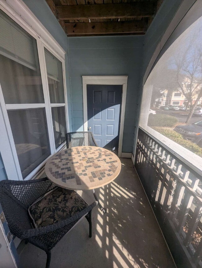 Building Photo - 400 Bucksley Ln