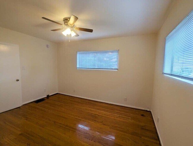 Building Photo - 1421 Kellam Ave