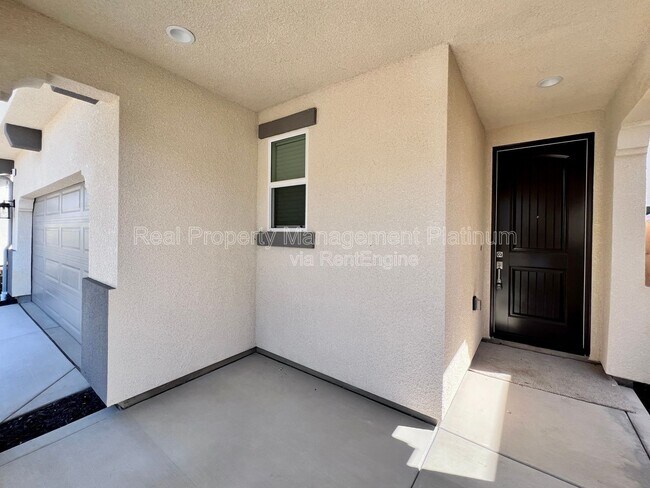Building Photo - 2903 E Tierra Dr