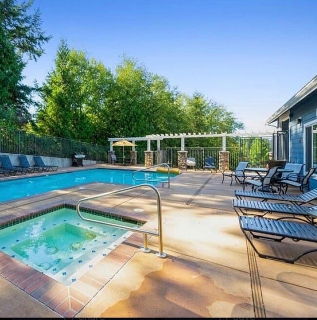 Building Photo - Nice 2 bed / 1 bath Condo in Bothell!