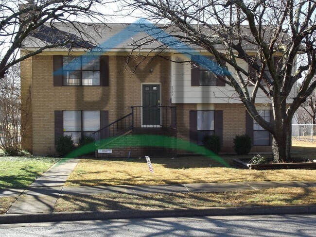 Building Photo - AVAILABLE NOW!!! Split Level, 3-Bed 2.5-Ba...