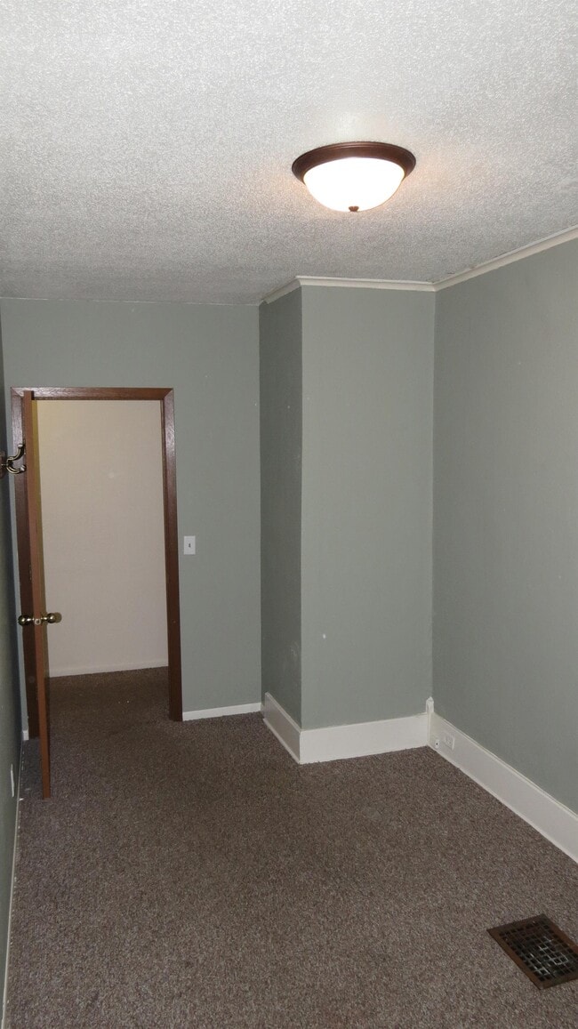 Building Photo - 402 Lincoln Ave