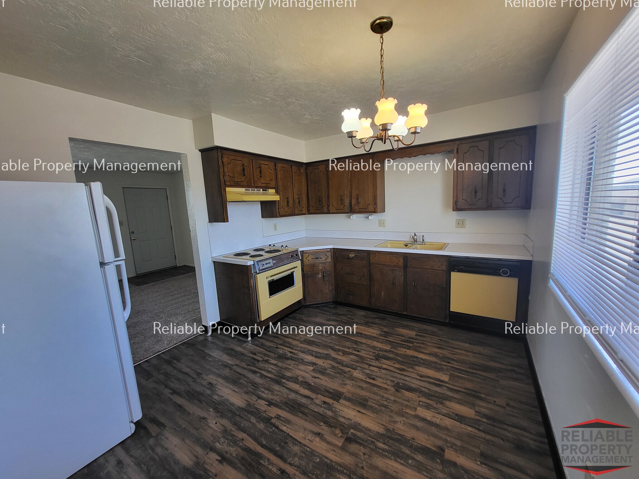 Building Photo - 1388 Ashment Ave