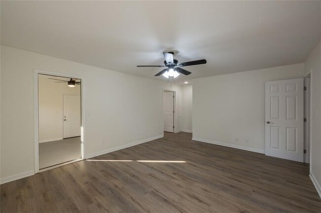 Building Photo - 5081 Hubert Dr