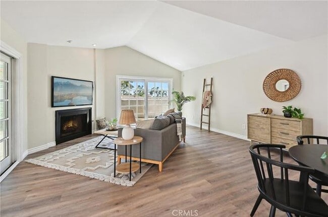 Building Photo - 1224 Fairway Cir