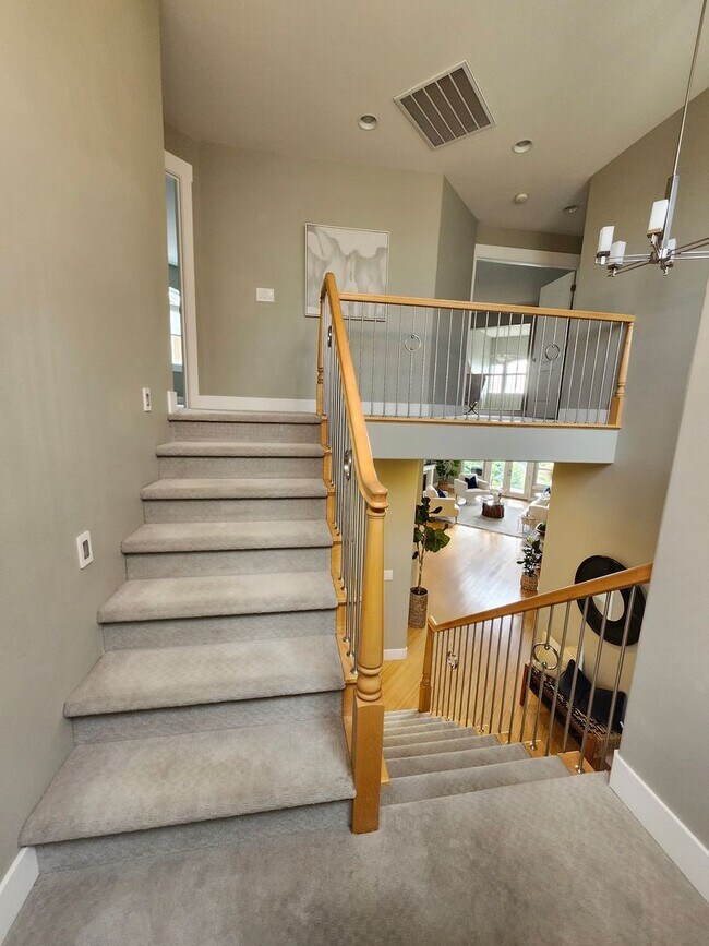 Building Photo - Experience Unmatched Luxury on the Columbia River!