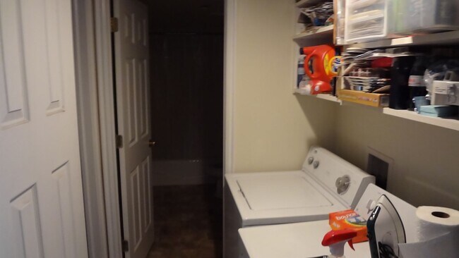 Building Photo - One Bedroom near Utah Valley Hospital and Provo Recreation Center