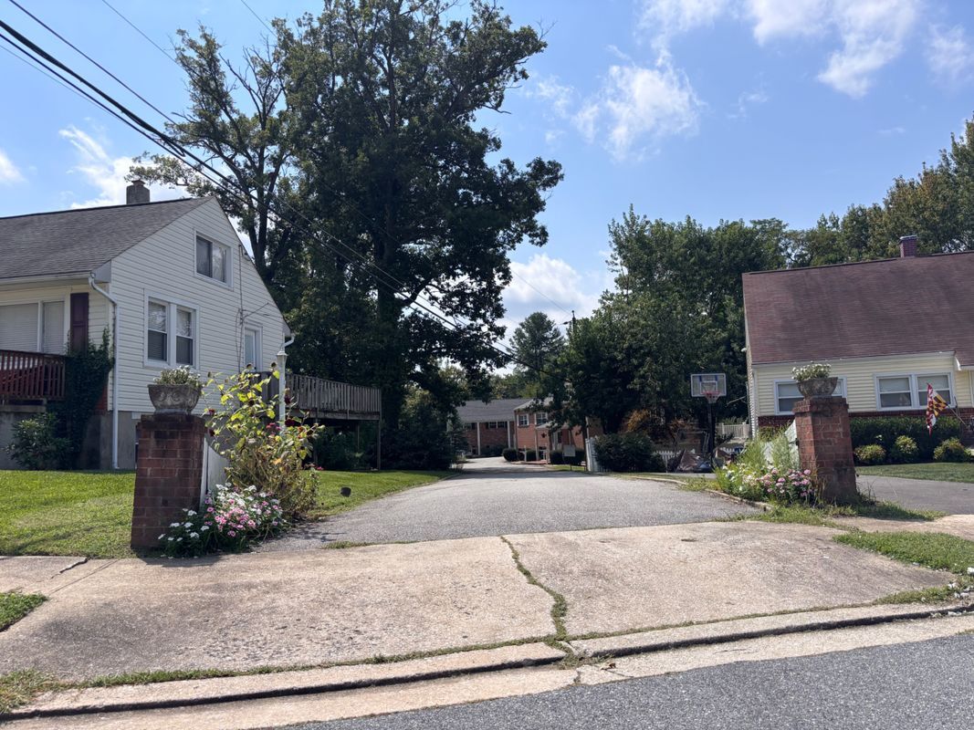 Building Photo - 428 Montemar Ave
