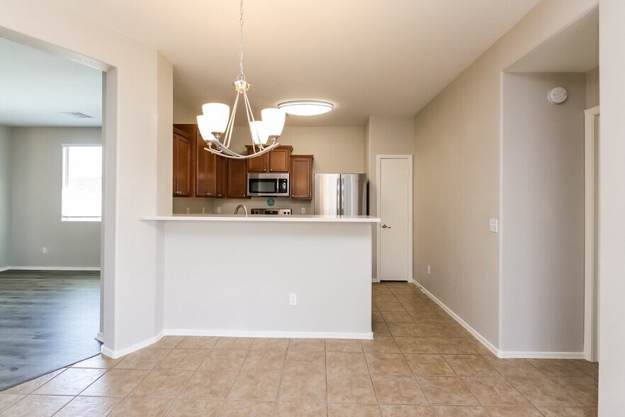 Building Photo - 2174 W Gold Dust Ave
