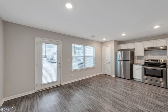 Building Photo - 320 Ashigan St