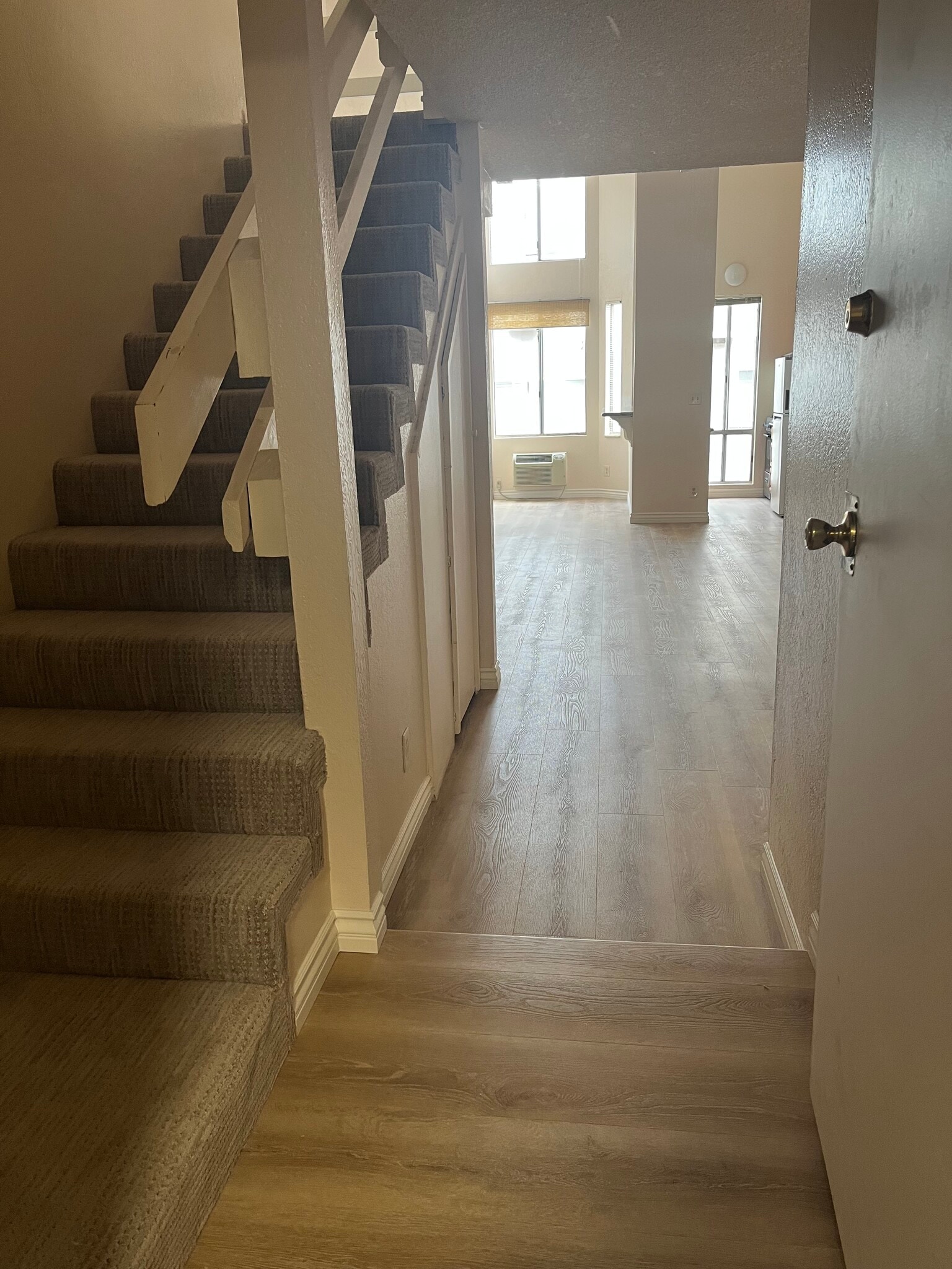 entry - 616 Veteran Ave