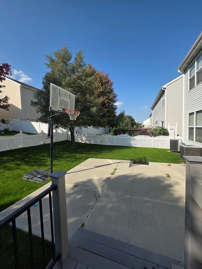 Building Photo - Executive Four Bedroom Rental w/ Office!