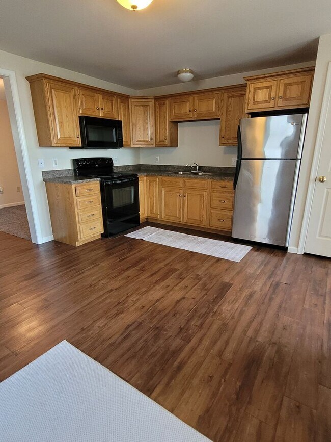 Building Photo - 984 W Main St