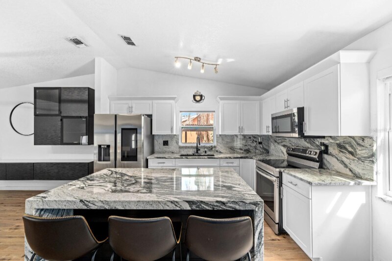 Building Photo - 3210 Acapulco Dr