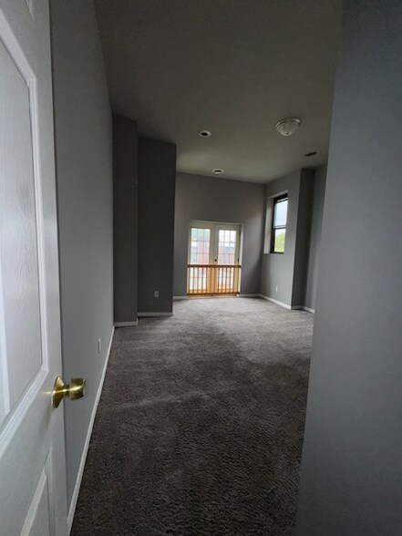 Building Photo - 4254 Parkside Ave