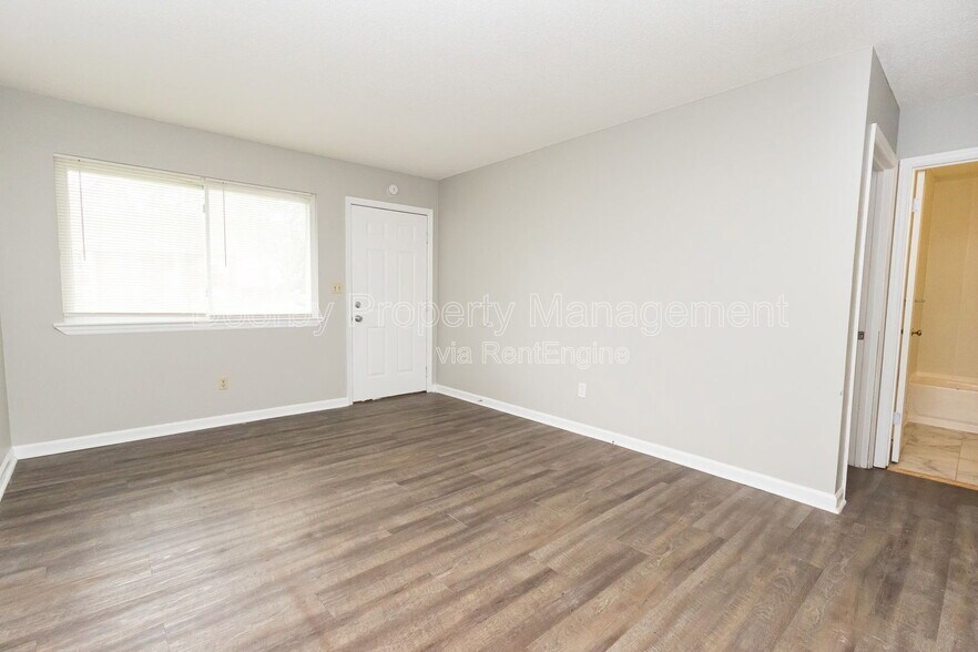 Building Photo - 124 Fawn Dr