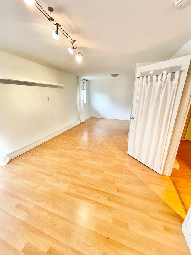 Building Photo - Beautiful 3 Bed / 2 Bath Sunset/Parkside Home!