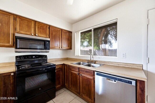 Building Photo - 8520 W Alice Ave
