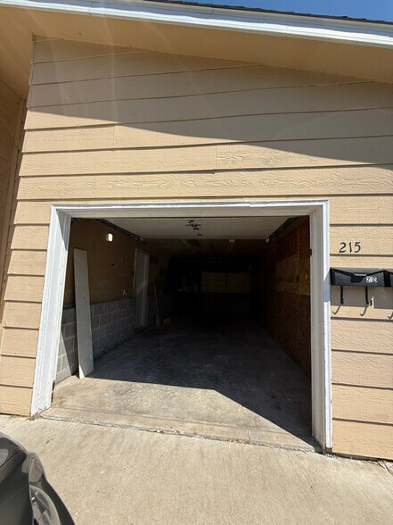 Building Photo - 215 Fremont St