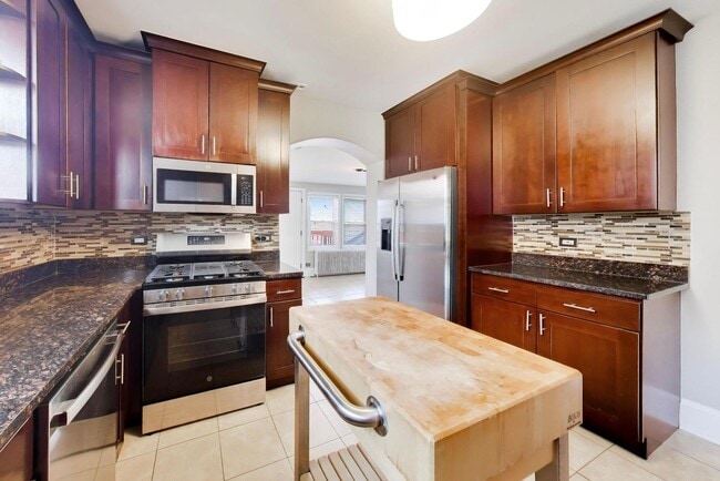 Building Photo - 7922 W Elmgrove Dr