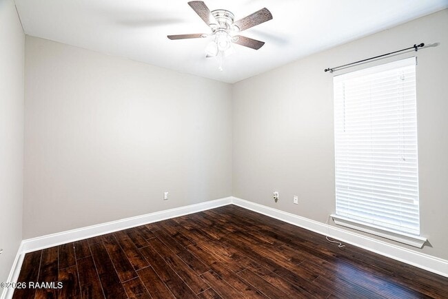 Building Photo - 319 Harvest Ln