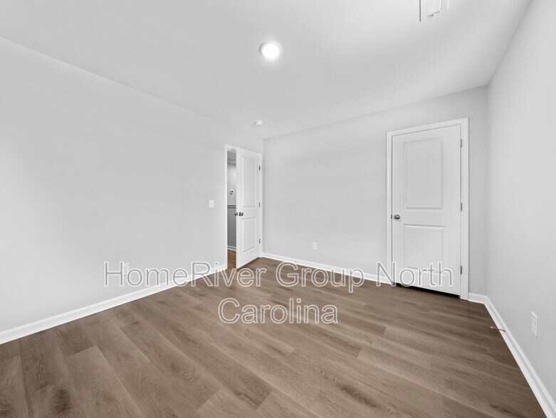 Building Photo - 119 Brookview Ct