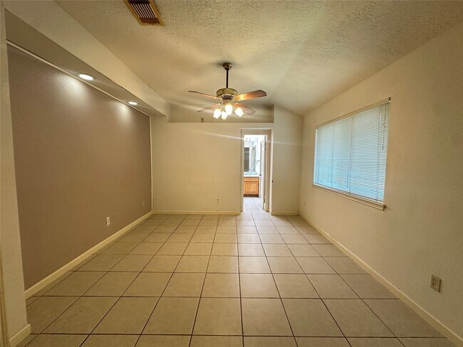 Building Photo - 3306 Kempwood Dr