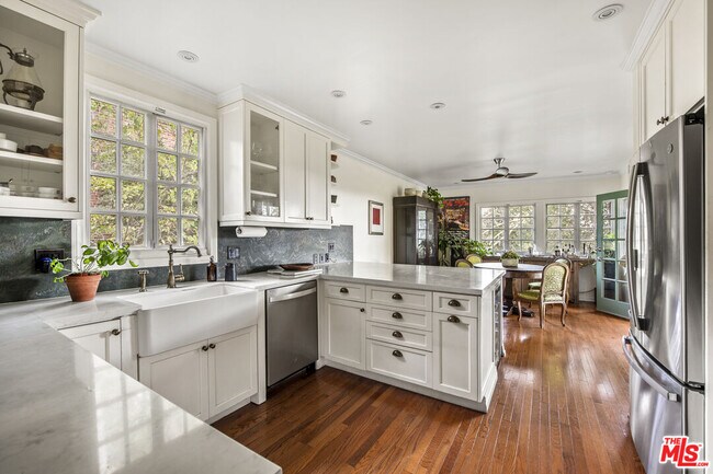 Building Photo - 4458 Dundee Dr