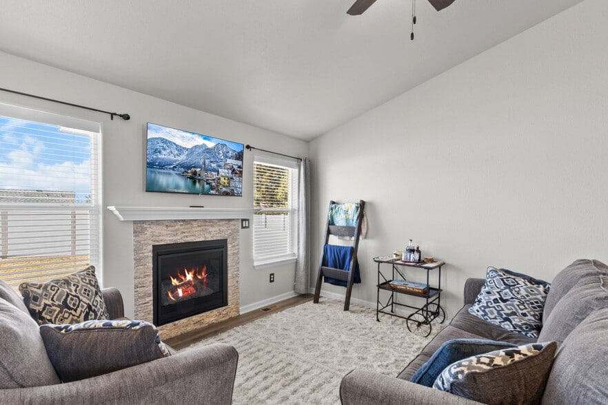 Building Photo - 1202 Phipps Ave