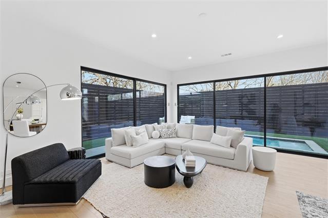 Building Photo - 3633 Thedford Ave