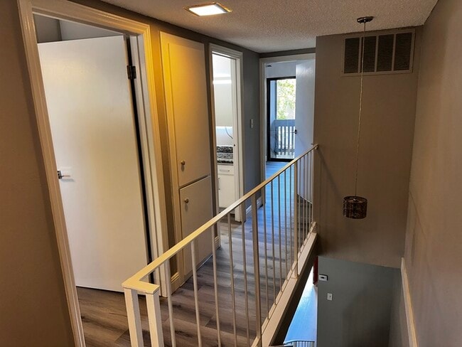 Building Photo - Charming 2-Bedroom Condo with Fireplace & ...