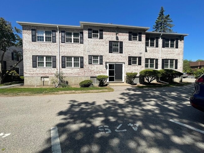 Building Photo - 169 Lake Shore Rd