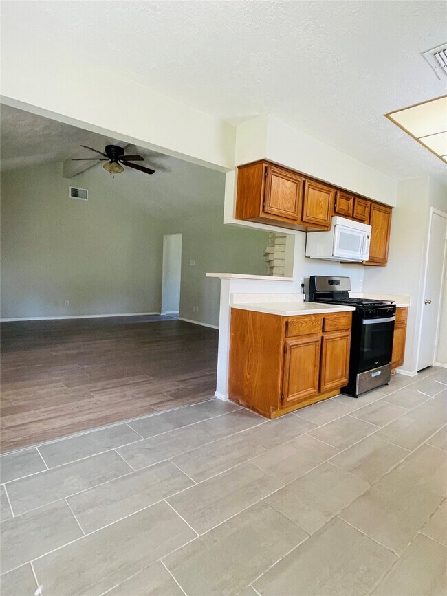 Building Photo - 4330 Maple Cross Dr
