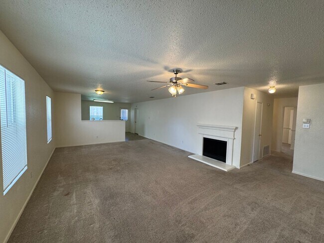 Building Photo - Move in special!! Nice Single Story in Saginaw Area