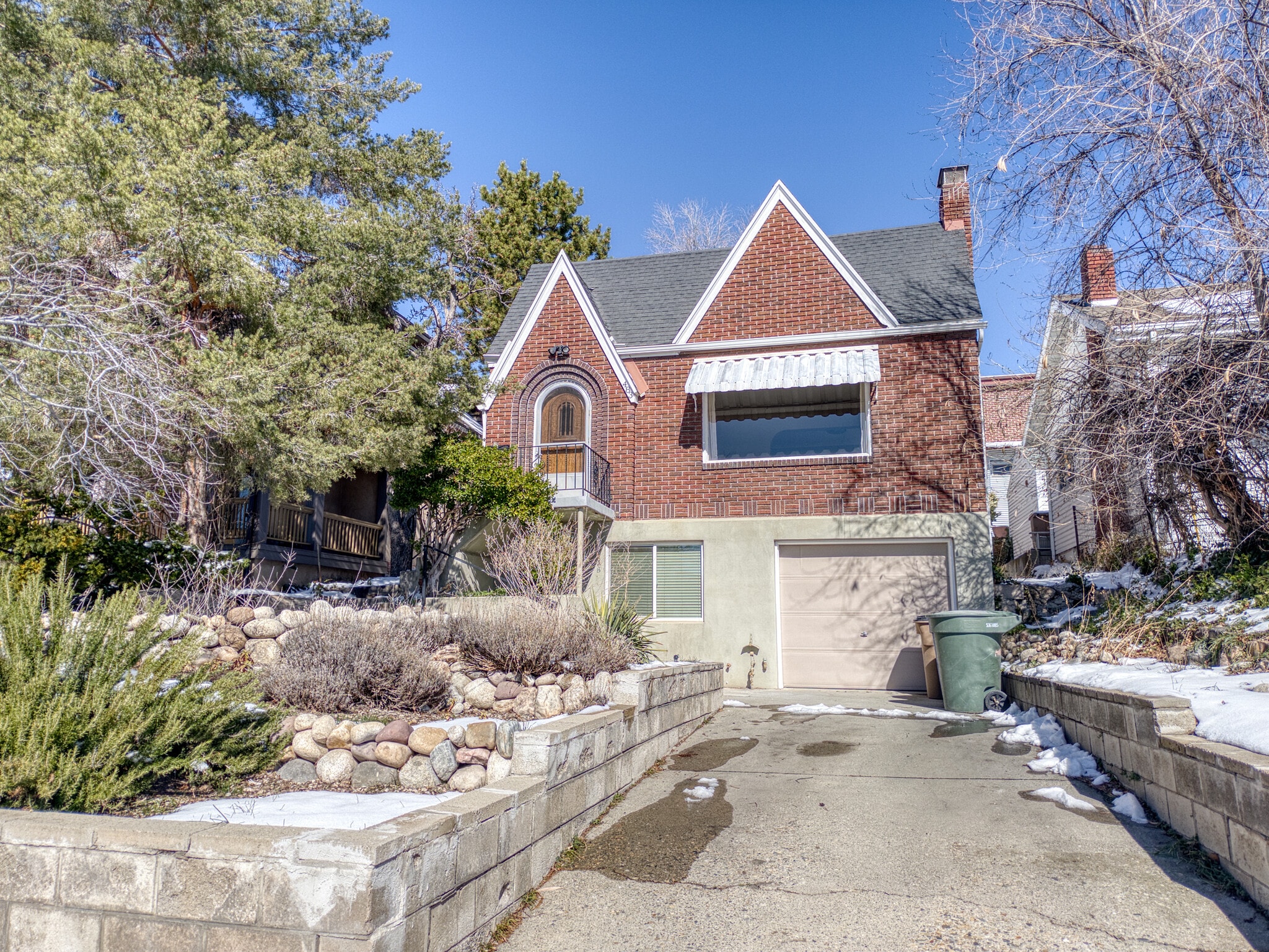 Building Photo - 483 E 8th Ave