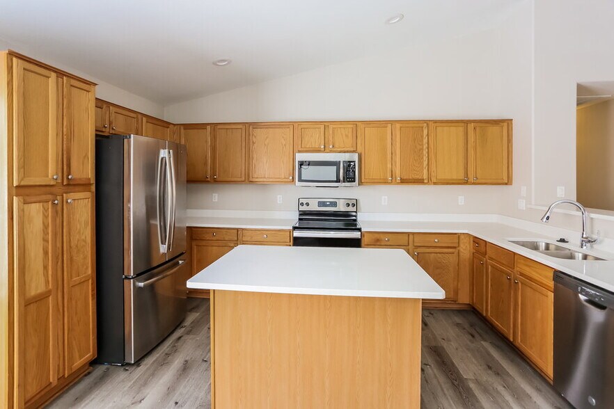 Building Photo - 801 S 125th Ave