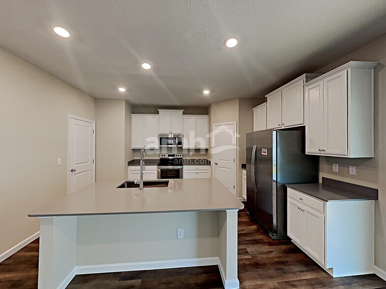 Building Photo - 219 Hemlock Pt