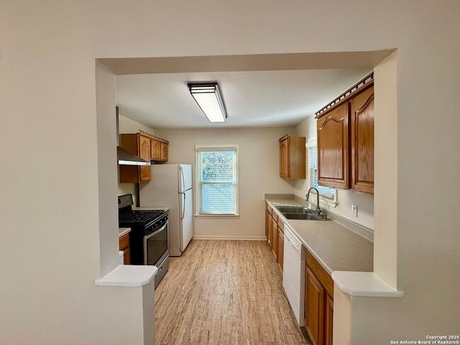 Building Photo - 207 E Terra Alta Dr