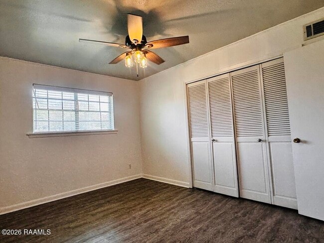 Building Photo - 208 Mayard Dr