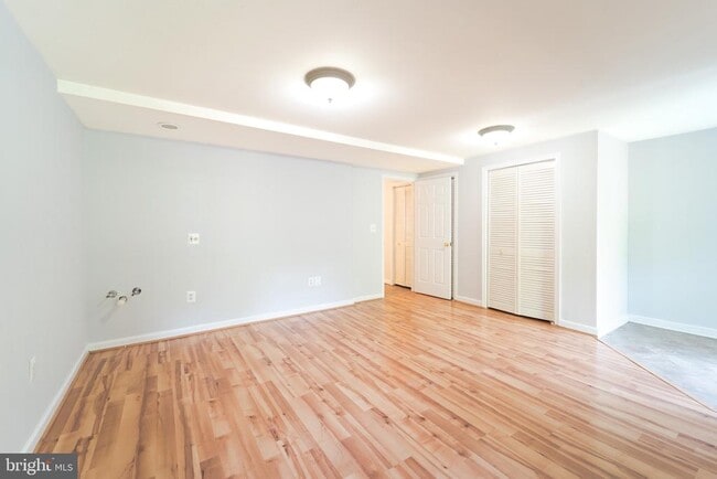 Building Photo - 413 Lakeview Ct