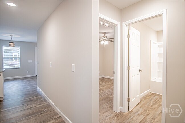 Building Photo - 22 Nelson St